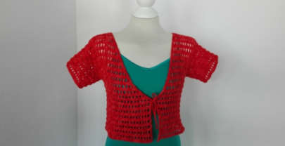 Chaqueta o bolero tejida a crochet