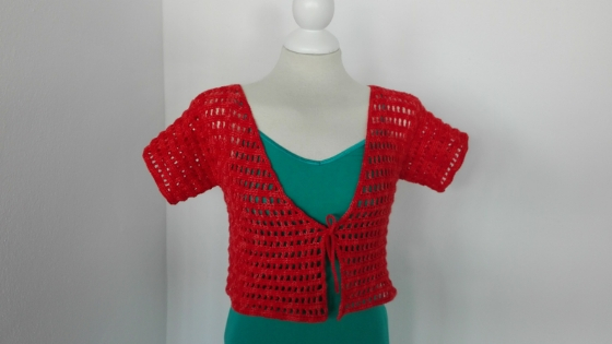 Chaqueta o bolero tejida a crochet